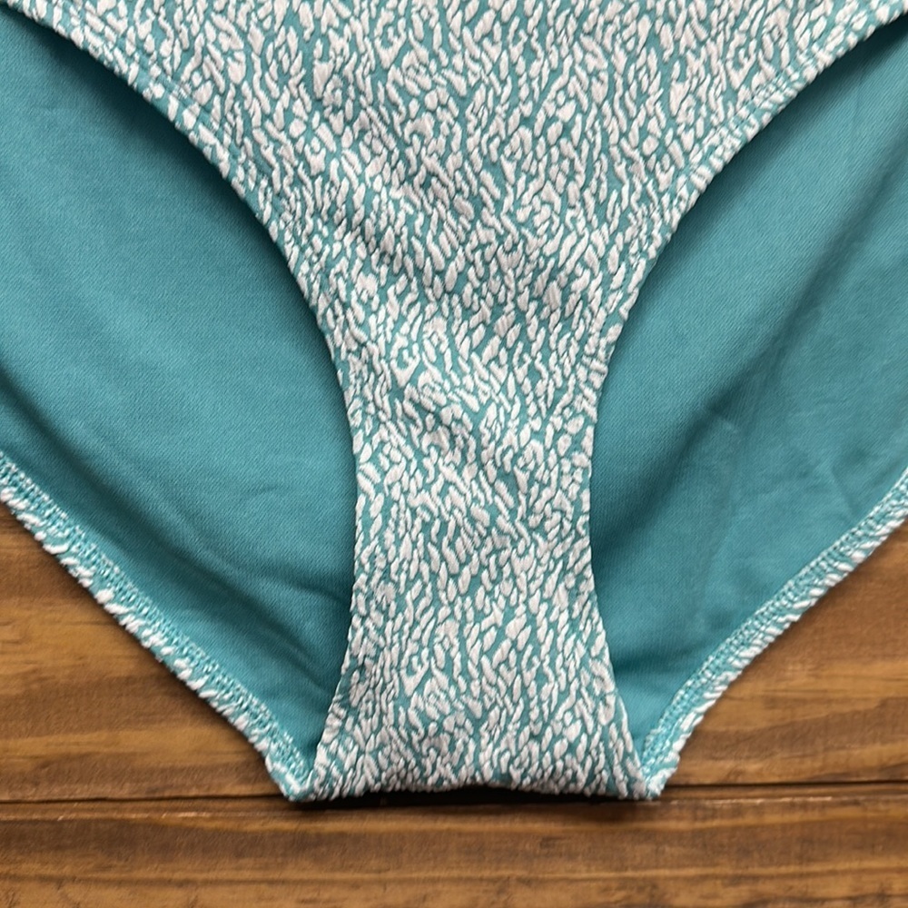Women's Ruched Bottom - Picture 4 of 6